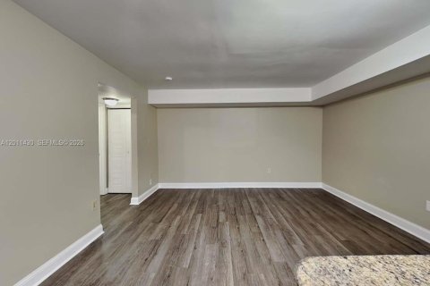 House in Miami, Florida 4 bedrooms, 200.48 sq.m. № 2075209 - photo 9