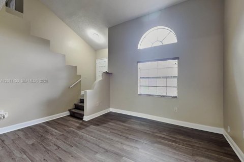 House in Miami, Florida 4 bedrooms, 200.48 sq.m. № 2075209 - photo 14