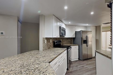 House in Miami, Florida 4 bedrooms, 200.48 sq.m. № 2075209 - photo 4