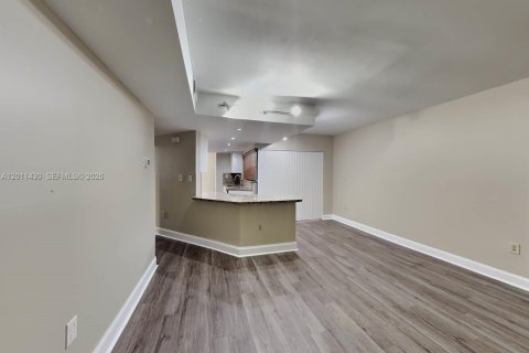 House in Miami, Florida 4 bedrooms, 200.48 sq.m. № 2075209 - photo 16