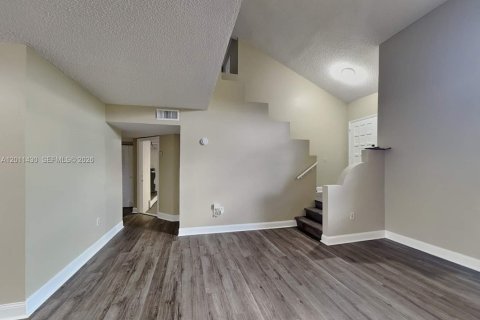 House in Miami, Florida 4 bedrooms, 200.48 sq.m. № 2075209 - photo 7
