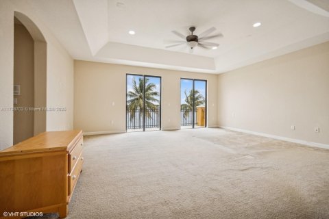 House in Miramar, Florida 5 bedrooms, 399.02 sq.m. № 1671240 - photo 7