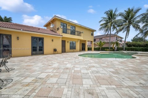 House in Miramar, Florida 5 bedrooms, 399.02 sq.m. № 1671240 - photo 23