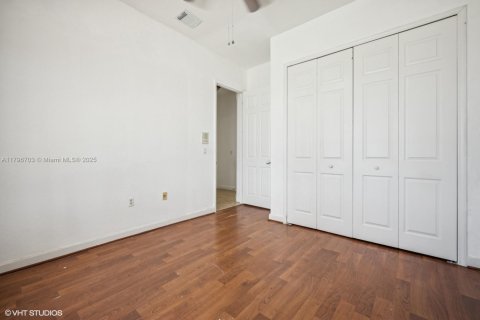 House in Miramar, Florida 5 bedrooms, 399.02 sq.m. № 1671240 - photo 8