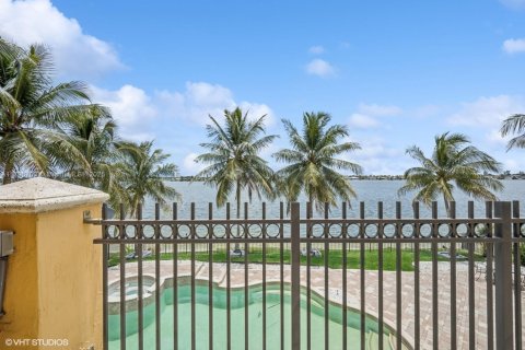 House in Miramar, Florida 5 bedrooms, 399.02 sq.m. № 1671240 - photo 29