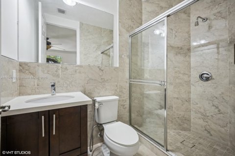 House in Miramar, Florida 5 bedrooms, 399.02 sq.m. № 1671240 - photo 30