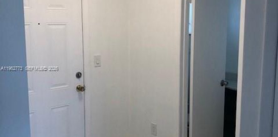 Condo in Miami, Florida, 1 bedroom № 2080965