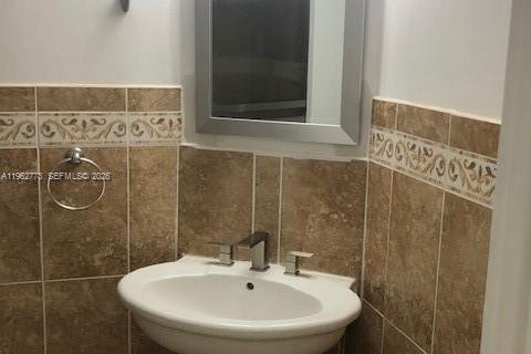 Condo in Miami, Florida, 1 bedroom № 2080965 - photo 2