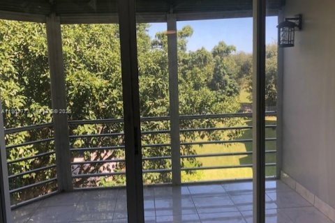 Condo in Miami, Florida, 1 bedroom № 2080965 - photo 7