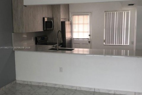 Condo in Miami, Florida, 1 bedroom № 2080965 - photo 5