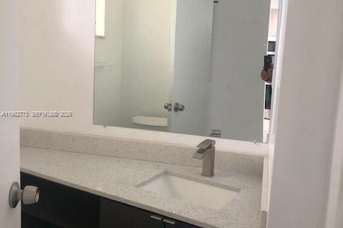Condo in Miami, Florida, 1 bedroom № 2080965 - photo 10