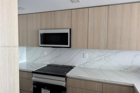 Condo in Miami, Florida, 1 bedroom  № 1878017 - photo 5