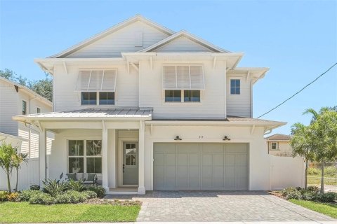 House in Tampa, Florida 4 bedrooms, 293.48 sq.m. № 2118150
