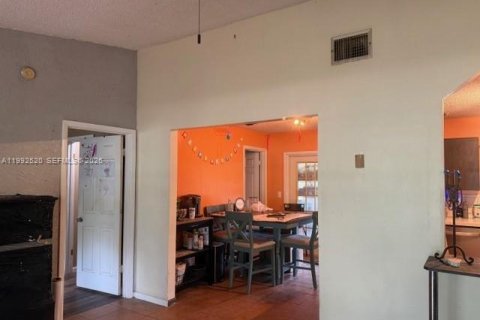 Casa en venta en West Palm Beach, Florida, 3 dormitorios, 113.53 m2 № 2055792 - foto 2