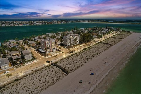 Condo à Saint Pete Beach, Floride, 2 chambres № 2308291