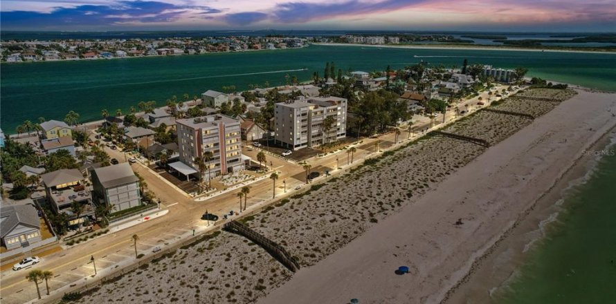 Condo à Saint Pete Beach, Floride, 2 chambres № 2308291