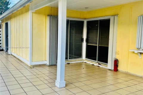 House in Miami, Florida 3 bedrooms, 129.78 sq.m. № 1870007 - photo 3