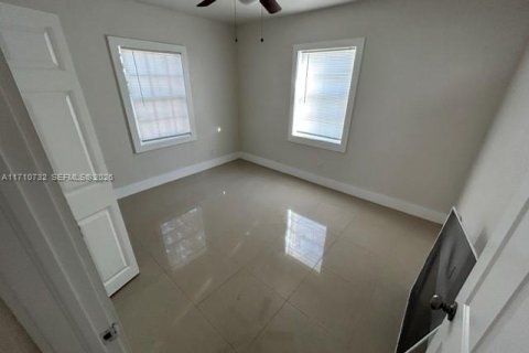 House in Miami, Florida 4 bedrooms, 102.19 sq.m. № 2260787 - photo 8