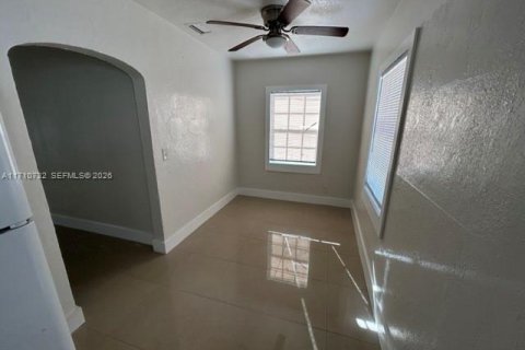 House in Miami, Florida 4 bedrooms, 102.19 sq.m. № 2260787 - photo 10