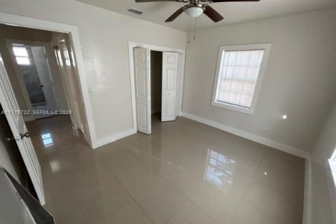 House in Miami, Florida 4 bedrooms, 102.19 sq.m. № 2260787 - photo 7