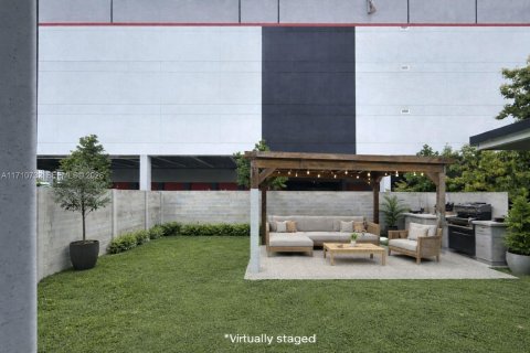 House in Miami, Florida 4 bedrooms, 102.19 sq.m. № 2260787