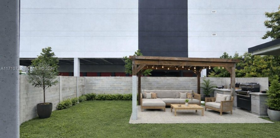 House in Miami, Florida 4 bedrooms, 102.19 sq.m. № 2260787