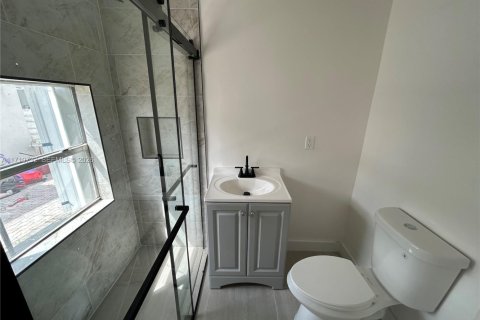 House in Miami, Florida 4 bedrooms, 102.19 sq.m. № 2260787 - photo 4