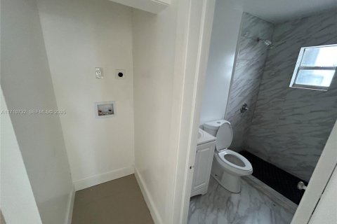 House in Miami, Florida 4 bedrooms, 102.19 sq.m. № 2260787 - photo 15