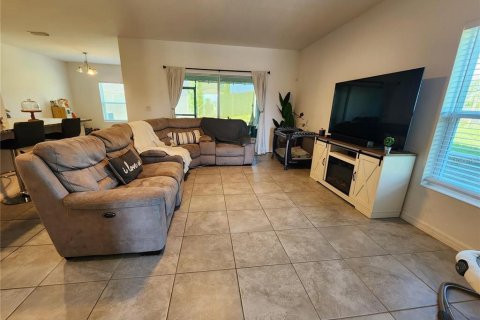 Townhouse in Davenport, Florida 4 bedrooms, 187.11 sq.m. № 1724343 - photo 11
