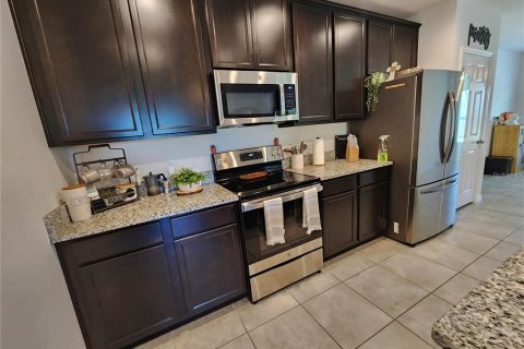 Townhouse in Davenport, Florida 4 bedrooms, 187.11 sq.m. № 1724343 - photo 12