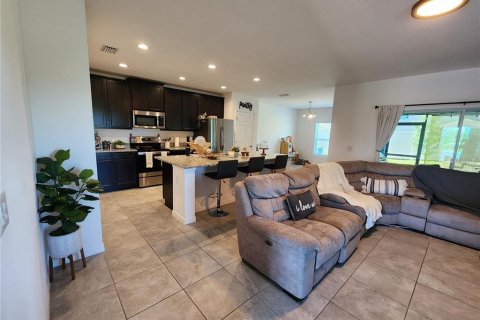 Townhouse in Davenport, Florida 4 bedrooms, 187.11 sq.m. № 1724343 - photo 10