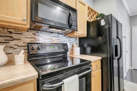 Condo in Tampa, Florida, 1 bedroom  № 1827267 - photo 10