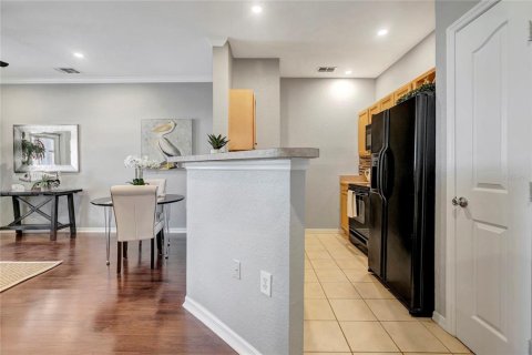 Condo in Tampa, Florida, 1 bedroom  № 1827267 - photo 5