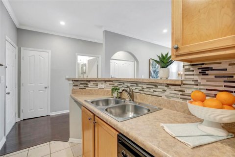 Condo in Tampa, Florida, 1 bedroom  № 1827267 - photo 11
