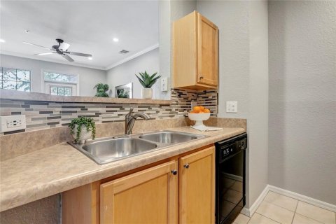 Condo in Tampa, Florida, 1 bedroom  № 1827267 - photo 8