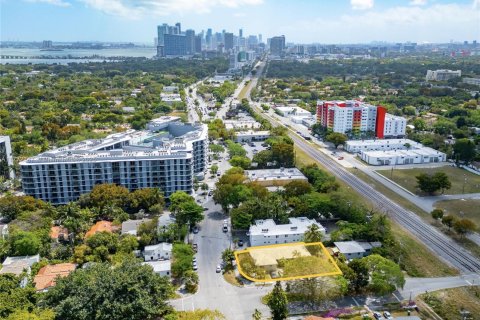 Immobilier commercial à vendre à Miami, Floride № 1692017 - photo 1