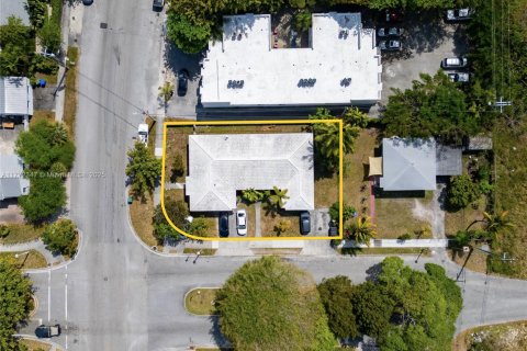 Immobilier commercial à vendre à Miami, Floride № 1692017 - photo 2