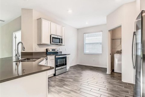 Villa ou maison à vendre à Haines City, Floride: 4 chambres, 193.24 m2 № 1901398 - photo 7
