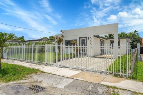 House in Miami, Florida 3 bedrooms, 127.83 sq.m. № 1852019 - photo 3