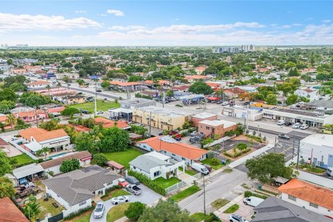 House in Miami, Florida 3 bedrooms, 127.83 sq.m. № 1852019 - photo 30