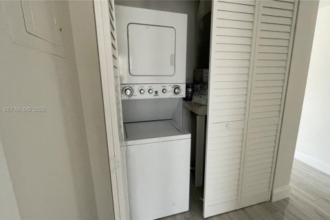 Снять в аренду кондоминиум в Корал-Спрингс, Флорида 2 спальни, 74.32м2, № 2007311 - фото 16