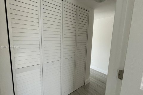 Снять в аренду кондоминиум в Корал-Спрингс, Флорида 2 спальни, 74.32м2, № 2007311 - фото 17