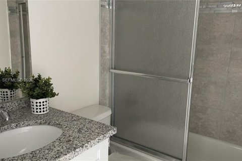 Снять в аренду кондоминиум в Корал-Спрингс, Флорида 2 спальни, 74.32м2, № 2007311 - фото 8