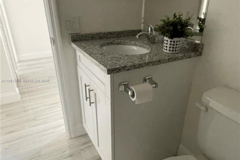 Снять в аренду кондоминиум в Корал-Спрингс, Флорида 2 спальни, 74.32м2, № 2007311 - фото 15