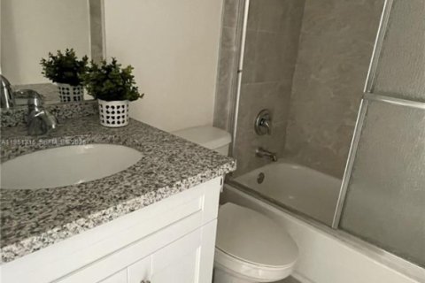 Снять в аренду кондоминиум в Корал-Спрингс, Флорида 2 спальни, 74.32м2, № 2007311 - фото 7