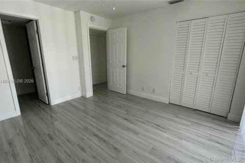 Снять в аренду кондоминиум в Корал-Спрингс, Флорида 2 спальни, 74.32м2, № 2007311 - фото 5