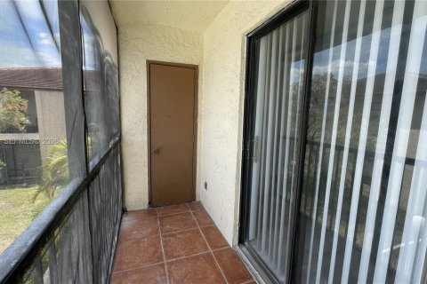 Снять в аренду кондоминиум в Корал-Спрингс, Флорида 2 спальни, 74.32м2, № 2007311 - фото 19