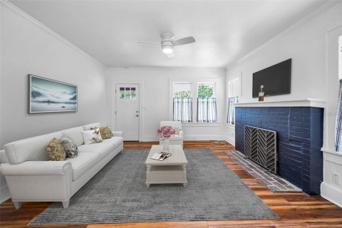 House in Saint Petersburg, Florida 2 bedrooms, 101.64 sq.m. № 2206909 - photo 13