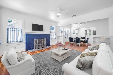 House in Saint Petersburg, Florida 2 bedrooms, 101.64 sq.m. № 2206909 - photo 15