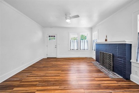 House in Saint Petersburg, Florida 2 bedrooms, 101.64 sq.m. № 2206909 - photo 8